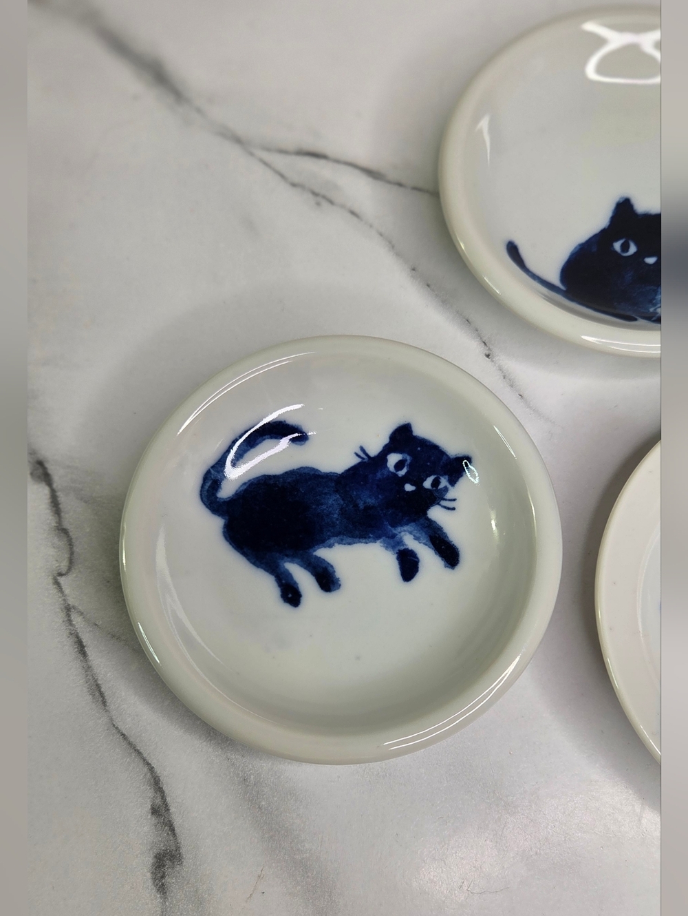 Ceramic Cat Motif Sauce Dishes - White & Blue - 3 Piece Lot 3.75"- 4" - Picture 5 of 15